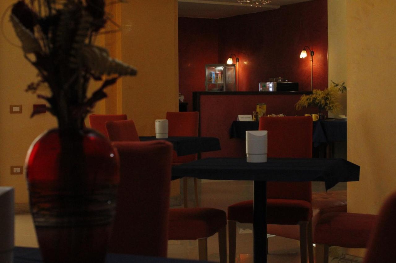 Hotel Costa Antiga Кастельсардо Экстерьер фото