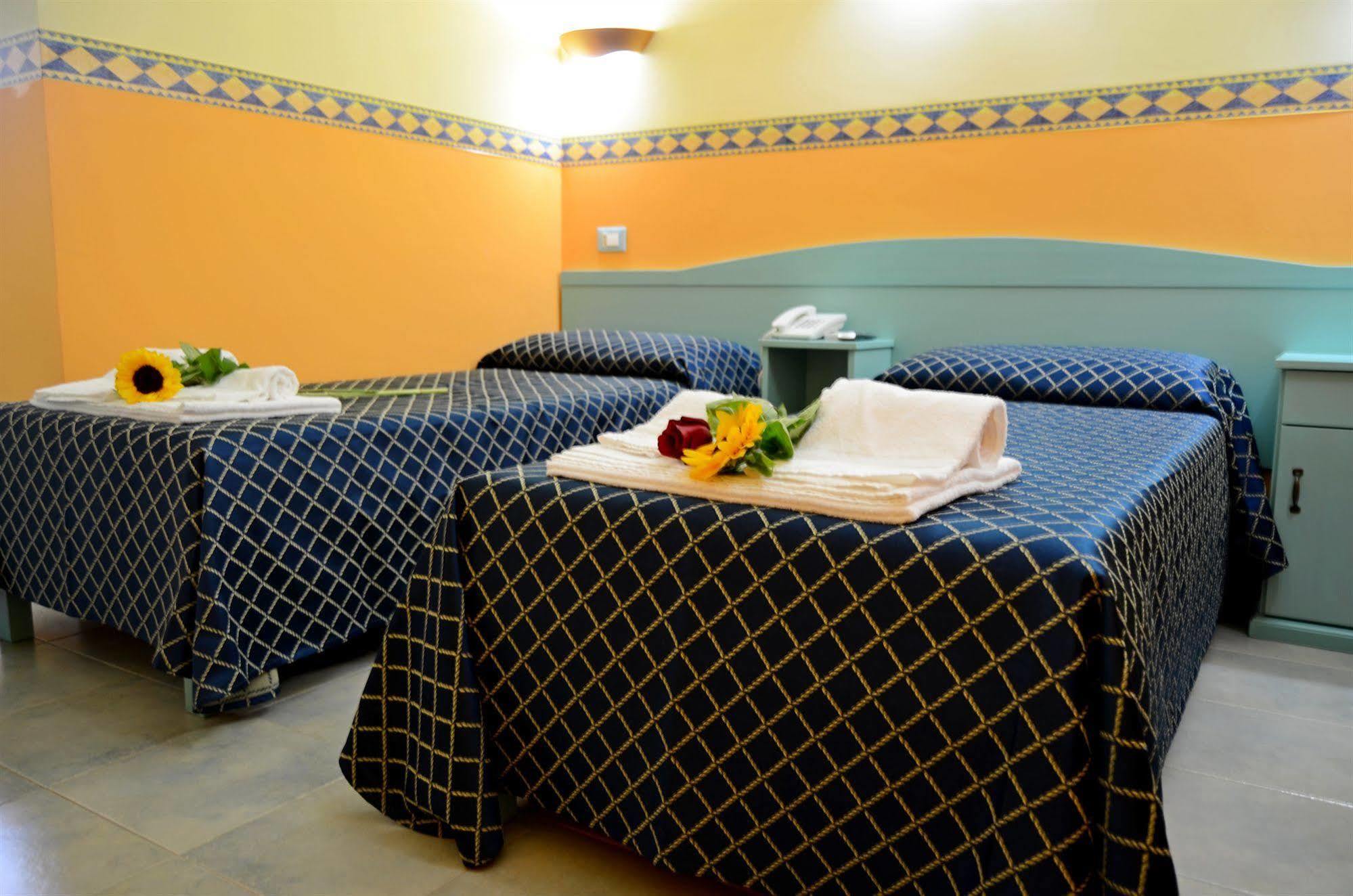 Hotel Costa Antiga Кастельсардо Экстерьер фото