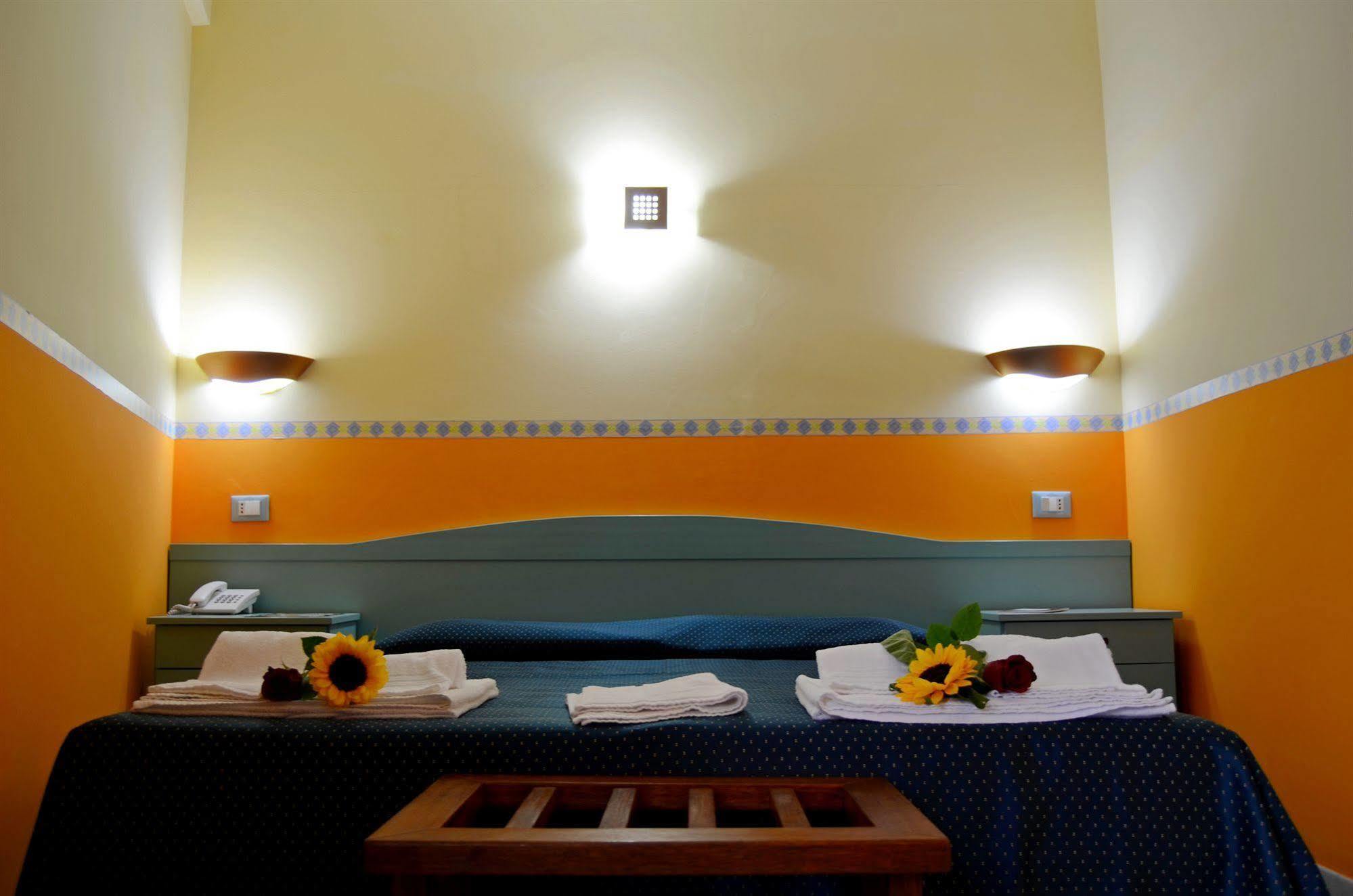 Hotel Costa Antiga Кастельсардо Экстерьер фото