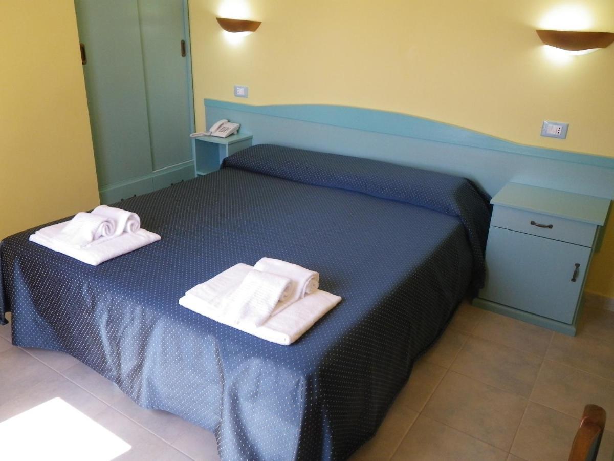 Hotel Costa Antiga Кастельсардо Экстерьер фото